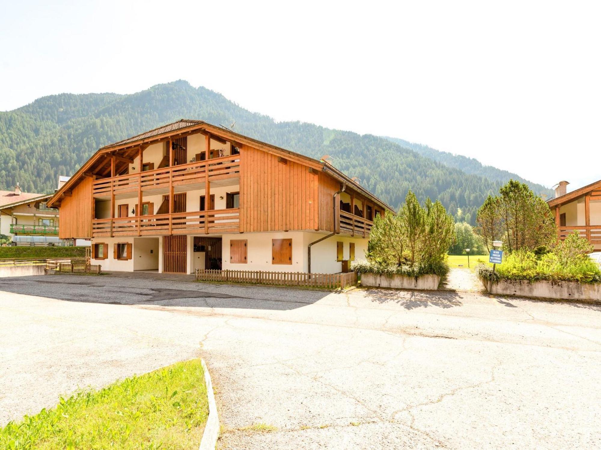 Spacious Chalet With Garden Near Ski Area In Tyrol Pozza di Fassa Exterior photo