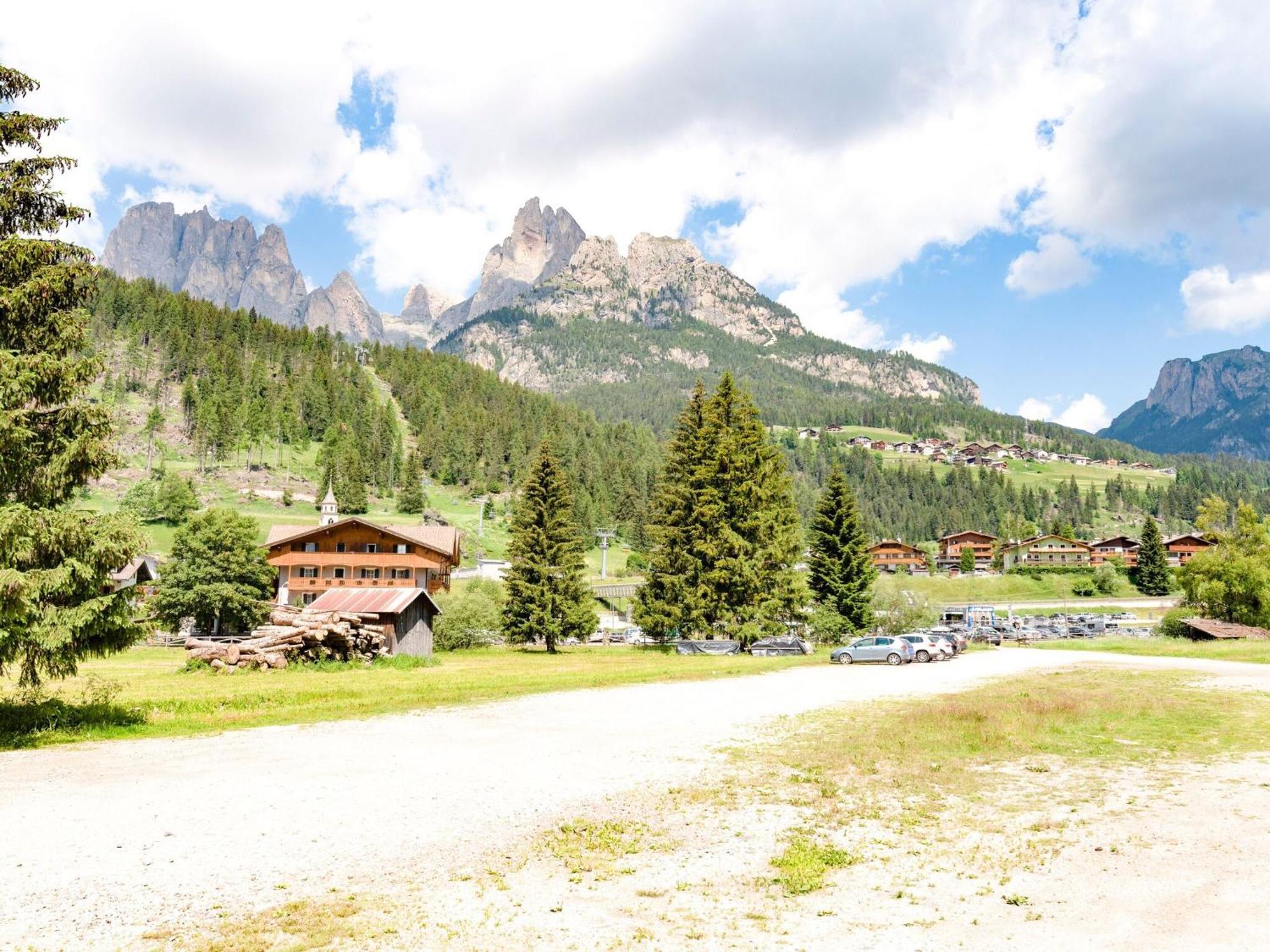 Spacious Chalet With Garden Near Ski Area In Tyrol Pozza di Fassa Exterior photo