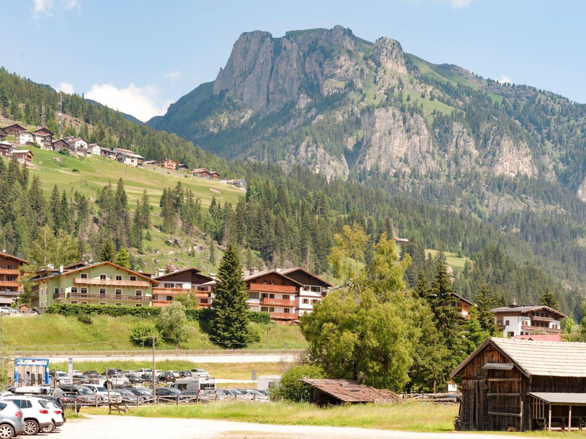 Spacious Chalet With Garden Near Ski Area In Tyrol Pozza di Fassa Exterior photo